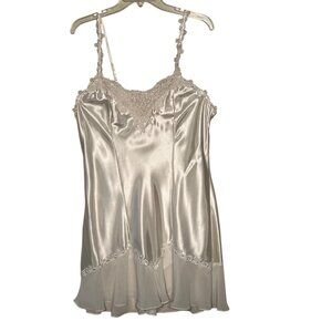 VTG L GLAMOROUS BLOSSOM INTIMATES White Satin Lace Chemise Nightgown Feminine